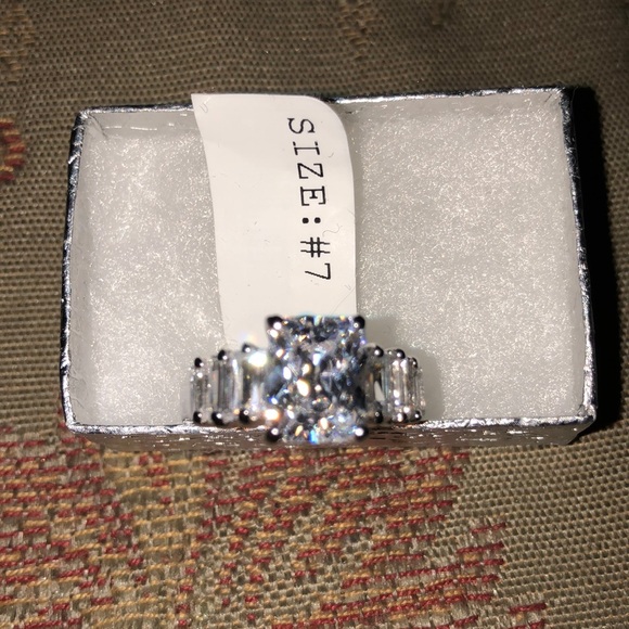 Size 7 dress ring, beautiful cz crystals. - Picture 5 of 5
